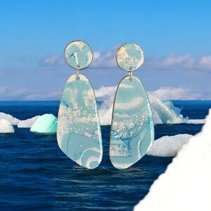 Perfectly imperfect by Heather. Elegant blue and silver Waters Earrings
